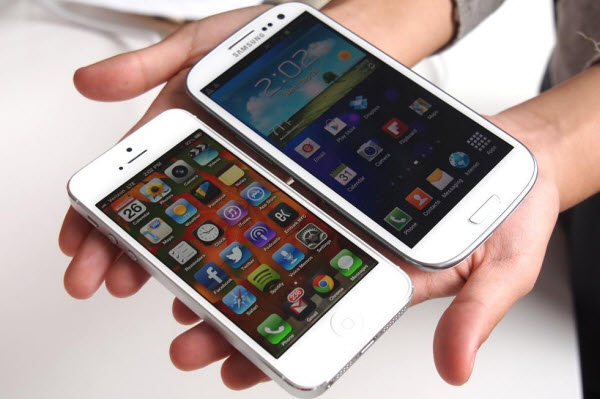 เปรียบเทียบ Galaxy S4 กับ iPhone 5 : ไลฟ์สไตล์การใช้งาน