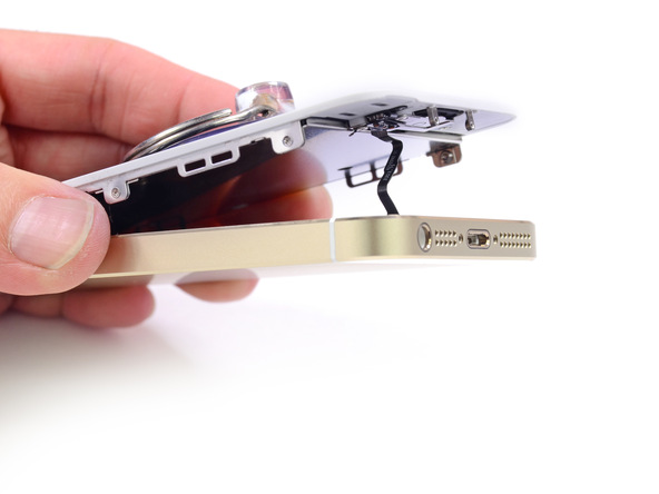 iPhone 5S โดนชำแระชิ้นส่วนภายในแล้ว [iFixit]