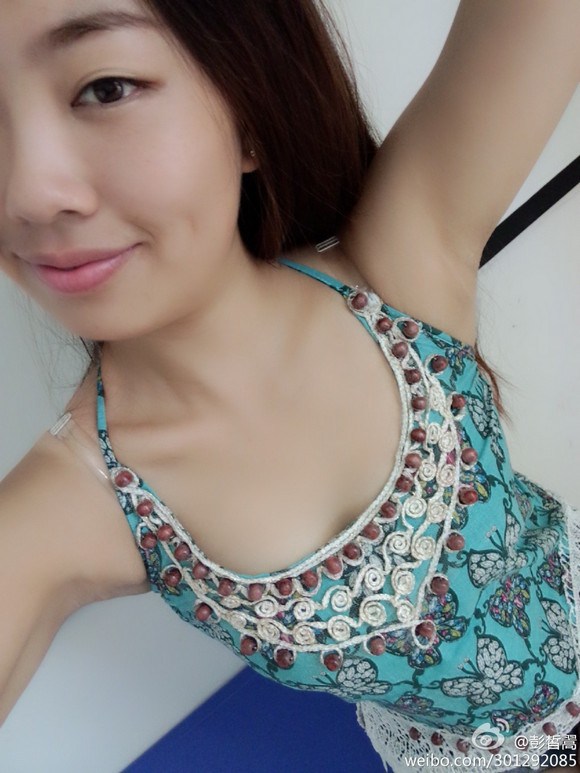 รักแร้ฉันขาวม่ะ! เทรนด์แปลกสาวจีน Selfie โชว์รักแร้