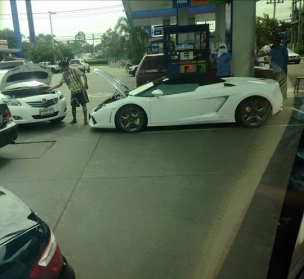 จะจนจะรวยยังไงก็ต้องพึ่งพากัน แห่แชร์ Lamborghini ขอพ่วงแบต Toyota