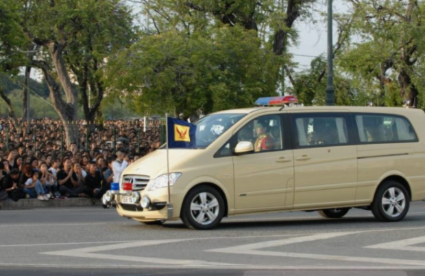 ไขข้อสงสัย! ทำไมถึงต้องเป็น สีครีม รถยนต์พระที่นั่งของพระมหากษัตริย์และพระบรมวงศานุวงศ์ไทย