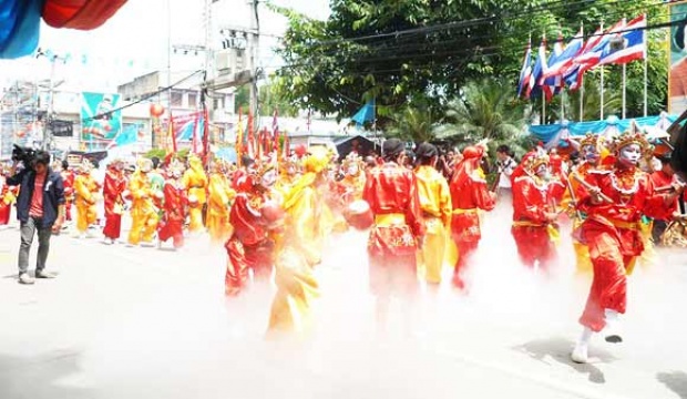 เที่ยวงานทิ้งกระจาด จ.สุพรรณบุรี