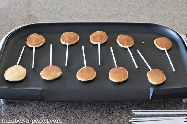 สูตร Pancake Pops แพนเค้กเสียบไม้ อร่อยได้ด้วยมือเดียว!!