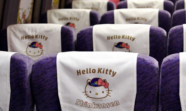 คาวาอี้~! ‘รถไฟชินคันเซน’ ลาย ‘Hello Kitty’ สุดคิวท์