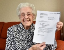 คุณทวดอายุ 99 ปีถึงกับอึ้ง!! เมื่อได้รับจดหมายจากรพ.บอกว่ากำลังตั้งครรภ์ !??