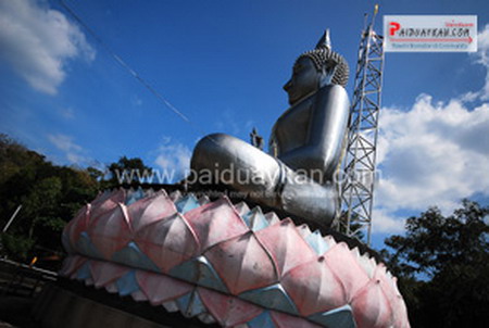 ล่องเรือสุดสายน้ำค้นหาโบสถ์และพระพุทธรูปมหัศจรรย์ทำจากสแตนเลส