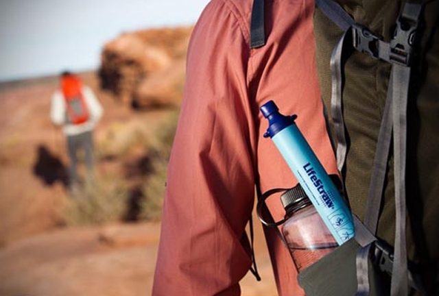 โชว์สิ่งประดิษฐ์ LifeStraw หลอดกรองน้ำส้วมดื่มได้