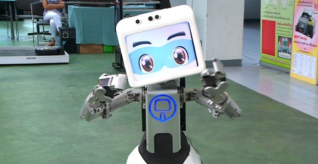รู้จักกับ “ดินสอมินิ” หุ่นยนต์ดูแลคนแก่ สร้างโดยคนไทย เตรียมส่งไปญี่ปุ่น!!