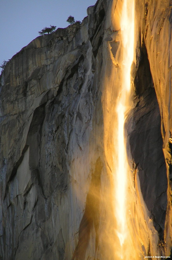 ฮอร์สเทล (Horsetail Fall) น้ำตกเพลิงหางม้าแห่งโยเซมิตี