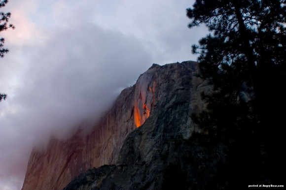 ฮอร์สเทล (Horsetail Fall) น้ำตกเพลิงหางม้าแห่งโยเซมิตี