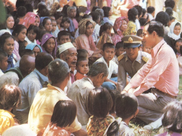 อย่ายืนค้ำหัวพูดกับราษฎร