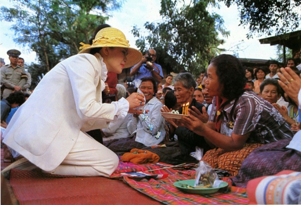 อย่ายืนค้ำหัวพูดกับราษฎร