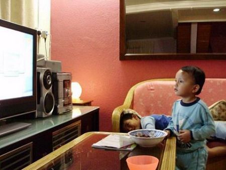 เด็กชอบดูทีวีเสี่ยงพัฒนาการ-สุขภาพแย่
