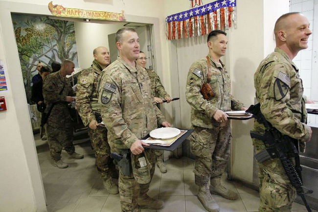 มาดู ทหารอเมริกัน ฉลองวันขอบคุณพระเจ้าในค่ายทหารกัน