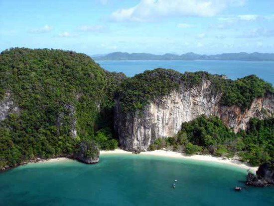 เกาะห้อง 1 ใน 10 หาดที่น่าเที่ยวและสะอาดที่สุดในโลก