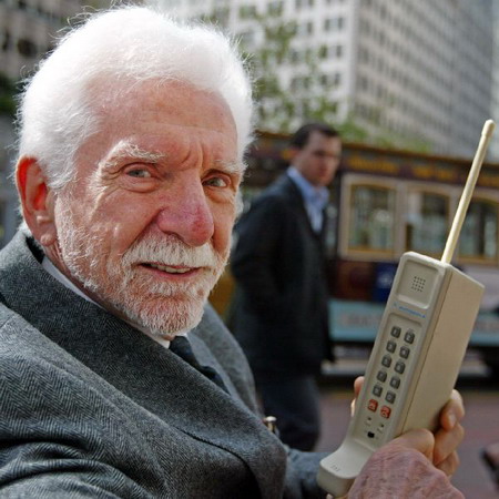 สุขสันต์วันเกิด 40 ปี โทรศัพท์มือถือเครื่องแรกของโลก