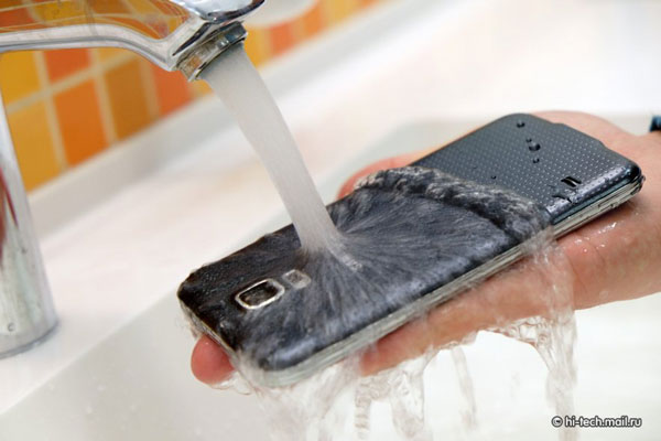 ชมกันชัดๆ กับเทคโนโลยี กันน้ำ บน Samsung Galaxy S5 