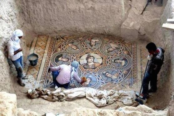 ทีมนักโบราณคดีขุดพบ งานโมเสกกรีกโบราณ 3 ชิ้น ที่ประเทศตุรกี