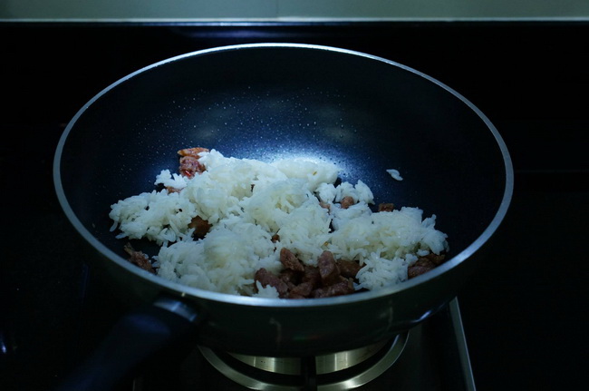 ข้าวผัดแจ่วแหนมหมูย่างสุดแซ่บบ!