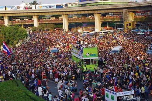 ประวัติศาสตร์จารึก!! “อนุสาวรีย์ชัยฯ” ทะลัก!!คนแห่กรี๊ดขบวนทัพช้างศึก