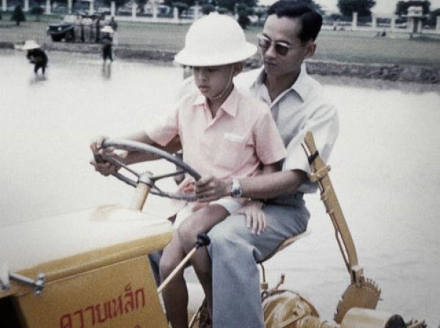 ขอพระองค์ ทรงพระเจริญ  (รวมภาพที่หาชมยาก)