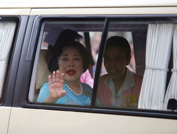 พระบรมฉายาลักษณ์หาดูยาก พระราชินีฯ ขณะทรงพระครรภ์