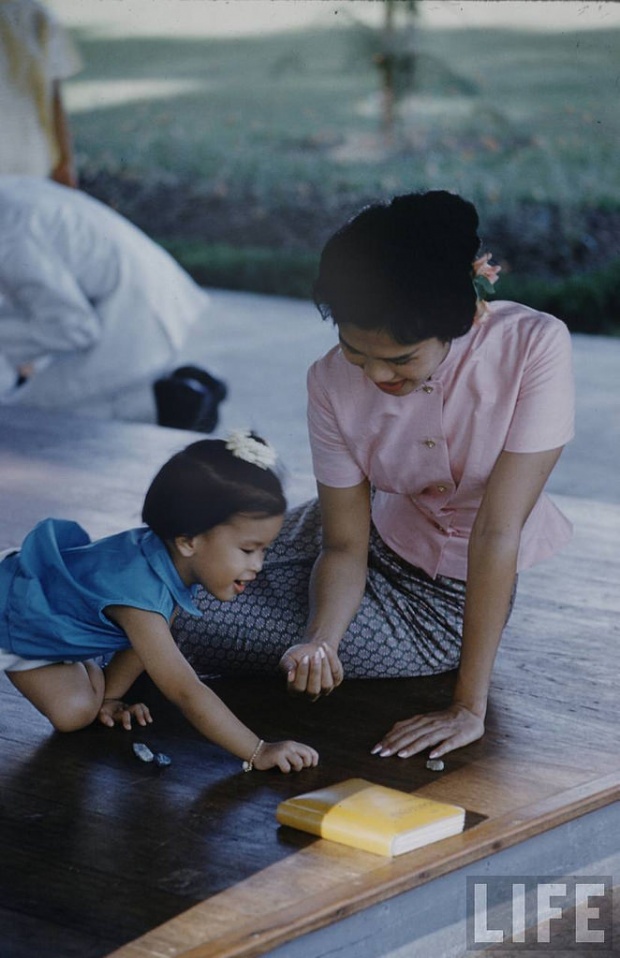 รวมพระอิริยาบถพร้อมหน้าพร้อมตาในพระราชวัง ร.9 พระราชินีและพระบรมวงศานุวงศ์