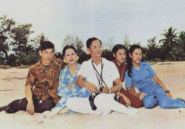 รักของ ๒ พระองค์..รักแห่งแผ่นดิน…เมื่อสมเด็จพระนางเจ้าสิริกิติ์ฯ ทรงเล่าถึง “ในหลวง ร.๙”