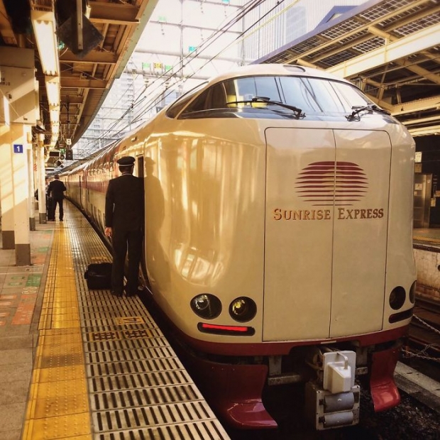 ชมขบวนรถไฟ ‘ตู้นอน’ญี่ปุ่น ข้างนอกธรรมดา แต่ข้างในคือโรงแรม 5 ดาว!!
