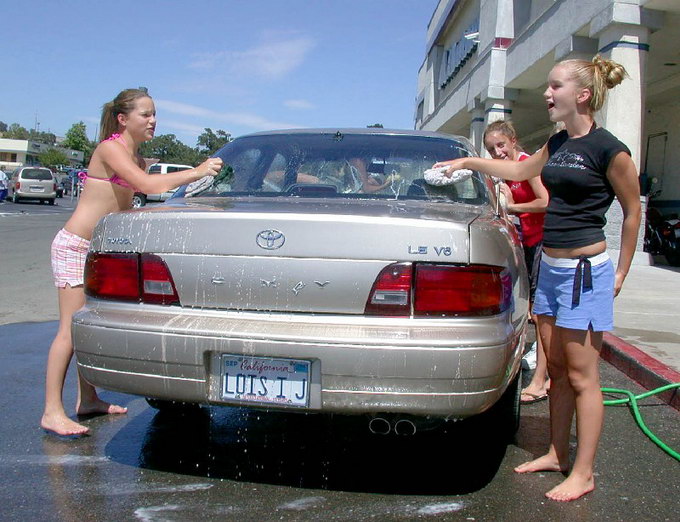 ล้างรถถูกวิธี....ยืดอายุสีคงความเงางาม