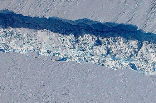 น้ำแข็งยักษ์ กำลังแตกจากขั้วโลกใต้ !!! 