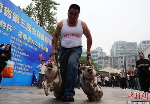 วิ่งหิ้วหมู ฉลองวันชาติที่เมืองจีน