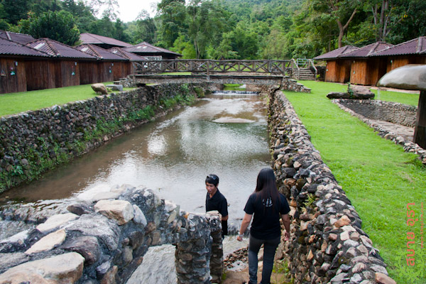 แช่น้ำคลายหนาวที่น้ำพุร้อนโป่งกวาว