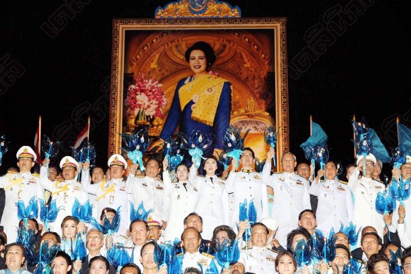 ภาพชุด แสงเทียนสว่างไสวทั่วไทยเทิดไท้ราชินี