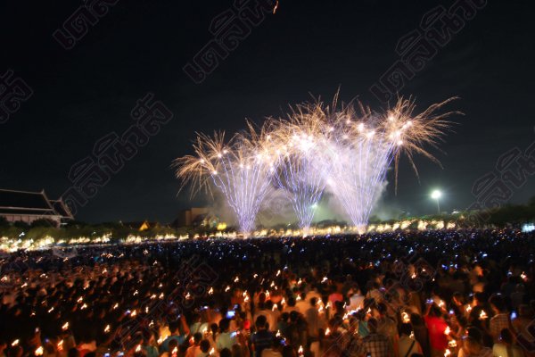 ภาพชุด แสงเทียนสว่างไสวทั่วไทยเทิดไท้ราชินี