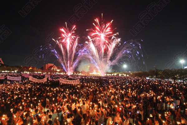 ภาพชุด แสงเทียนสว่างไสวทั่วไทยเทิดไท้ราชินี