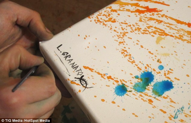 ศิลปินชาวอาร์เจนตินาพ่นสีออกมาทางท่อน้ำตา 