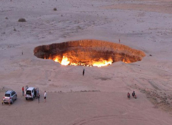 เรียกมันว่า “ประตูสู่นรก” ( Door to Hell ) 