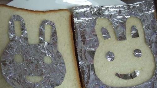 ไอเดียเจ๋ง! สร้างสรรค์ลวดลายบนขนมปังจากแผ่นฟอยล์