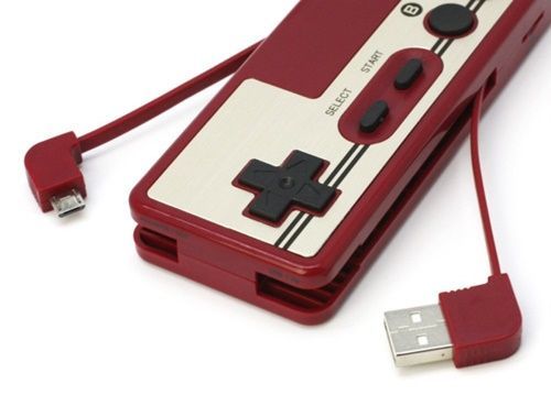 แบตเตอรี่สำรองในแบบจอยสติ๊ก Famicom พร้อม Card Reader