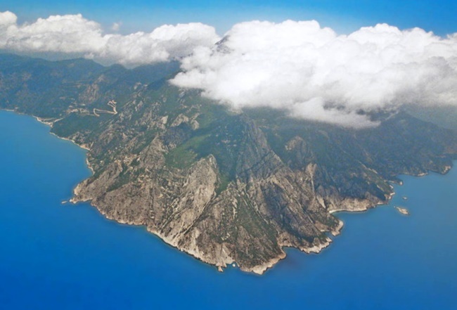 เมานต์แอทอส (Mount Athos) ภูเขาศักดิ์สิทธิ์ที่สตรี-เด็กห้ามเข้า