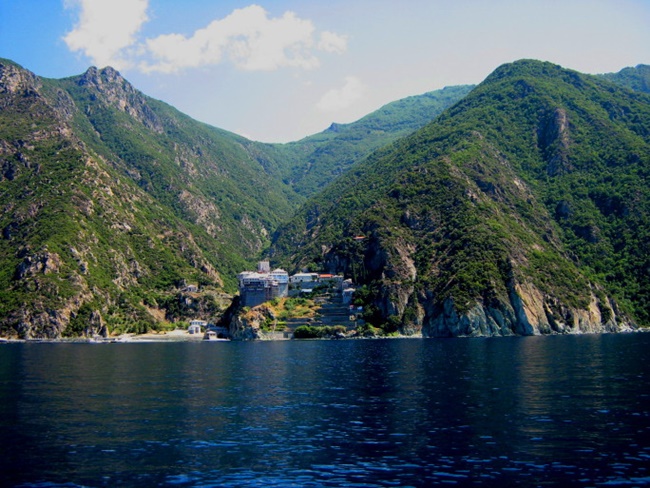 เมานต์แอทอส (Mount Athos) ภูเขาศักดิ์สิทธิ์ที่สตรี-เด็กห้ามเข้า