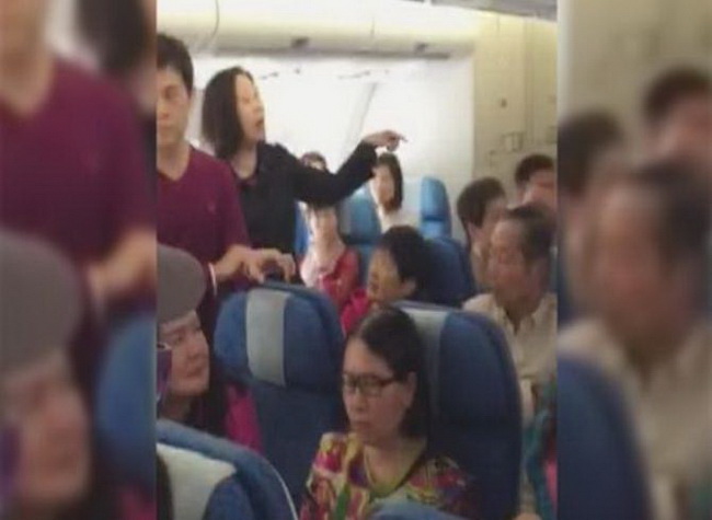ฮือฮา! ผัวเมียจีนถูกไล่ลงเครื่องบินเหตุลูกไม่ยอมคาดเข็มขัดนิรภัย