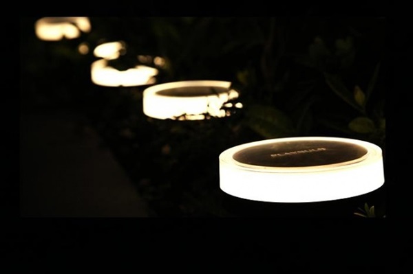 ประดับสวนให้สว่างอย่างๆ ล้ำด้วย Playbulb Garden