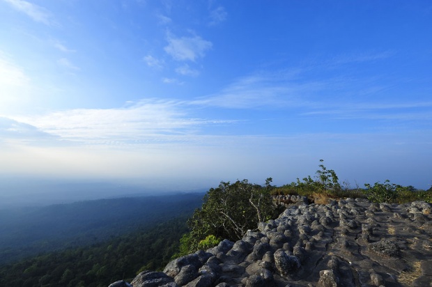 เที่ยวชมธรรมชาติ อุทยานแห่งชาติภูหินร่องกล้า