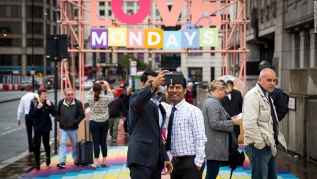 ลอนดอน ออกไอเดียเก๋ Love Mondays สร้างสีสันวันแรกของการทำงาน ที่ London Bridge
