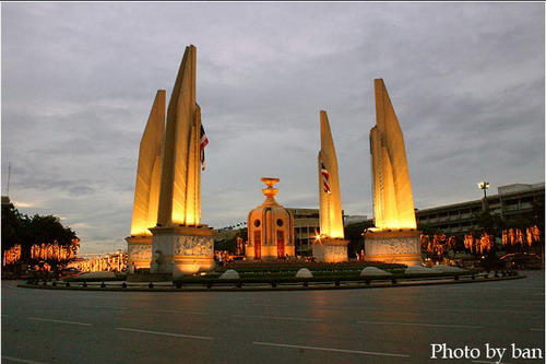 อนุสาวรีย์ประชาธิปไตย