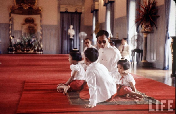 แชร์เก็บไว้ด่วน!! พระบรมฉายาลักษณ์ จากตากล้องฝรั่ง ถ่ายไว้เมื่อปี 1960 หาดูยาก