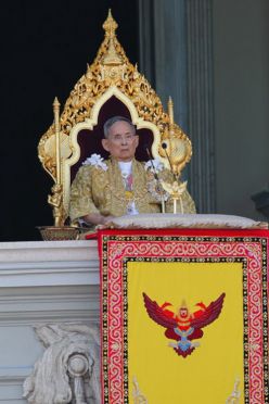 ชมภาพชุดพระราชพิธีมหามงคลเฉลิมพระชนมพรรษา 