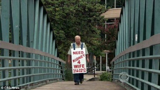 ซึ้ง!!! คุณลุงมะกันวัย 77 ปี เดินขอรับบริจาคไตให้ภรรยา